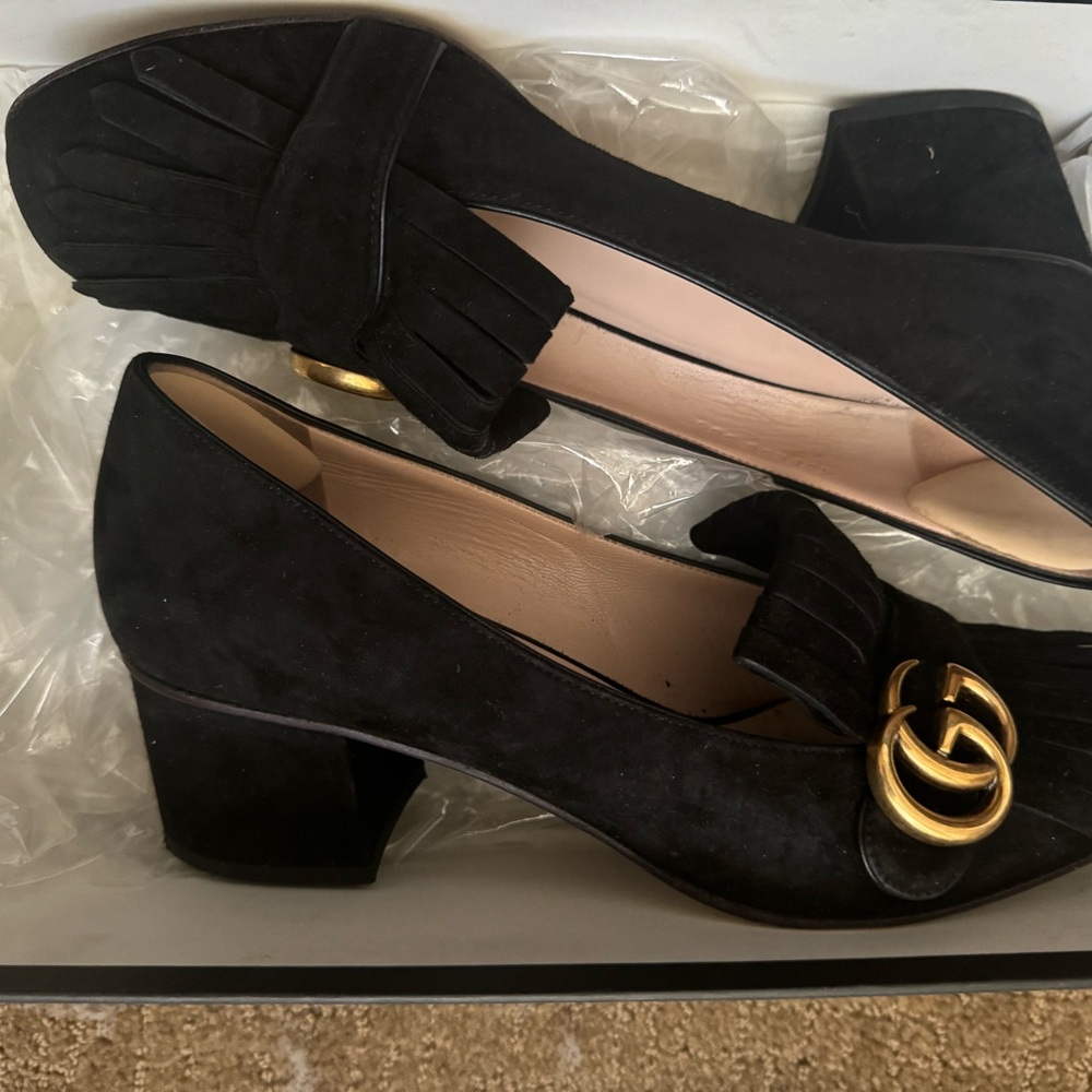 Gucci Black and Gold Flats with Classic Loafer Design